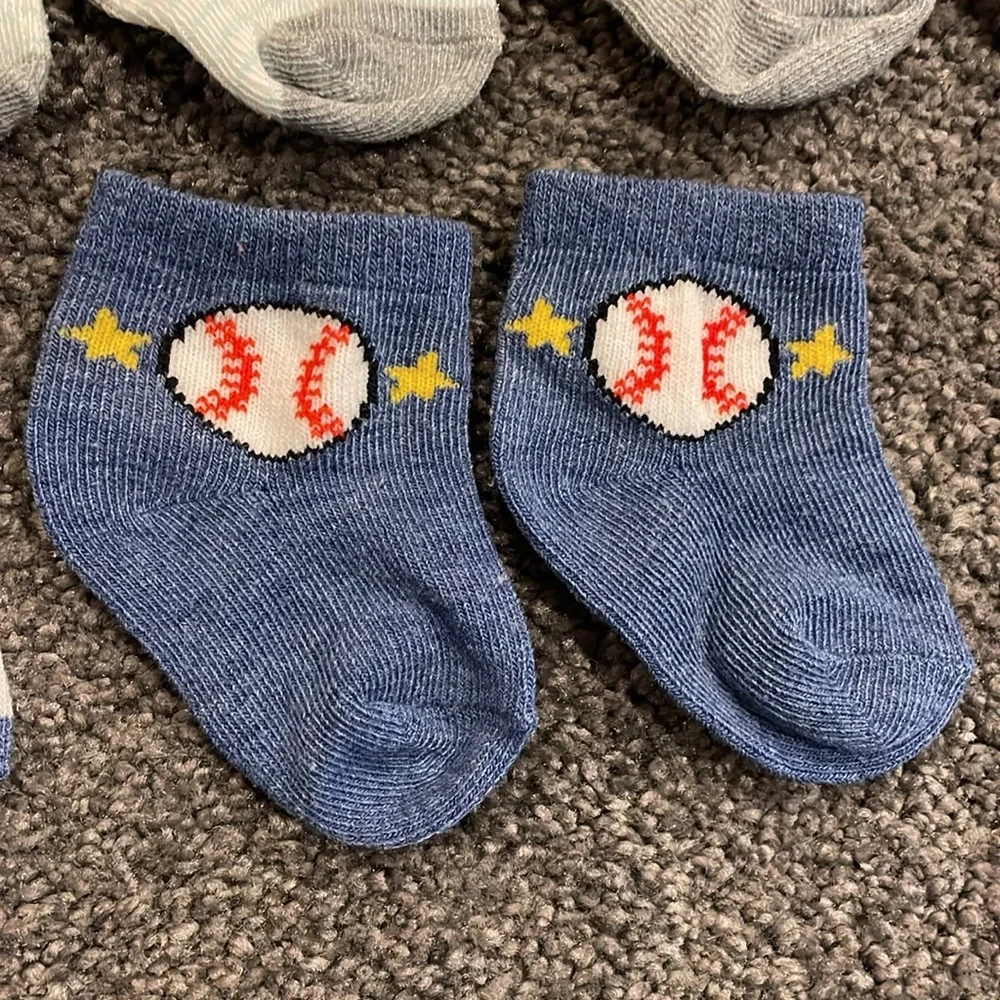💫bundle of 5💫 Newborn sports themed socks from carters